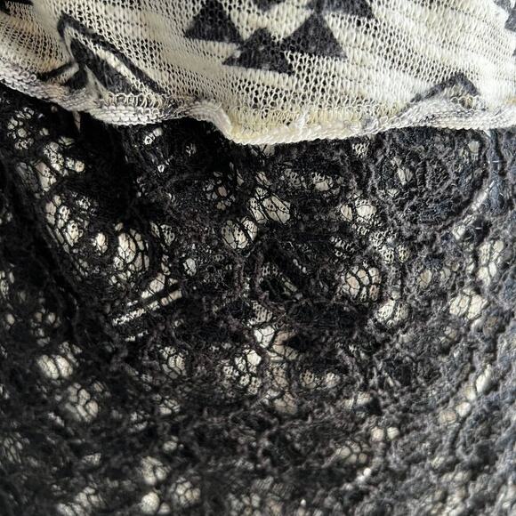 MISS CHIEVOUS women’s L sweater with hood & lace - Picture 5 of 8